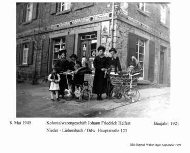 Hauptstraße / Kolonialwarengeschäft Helfert, Hauptstr. 123, Baujahr 1921